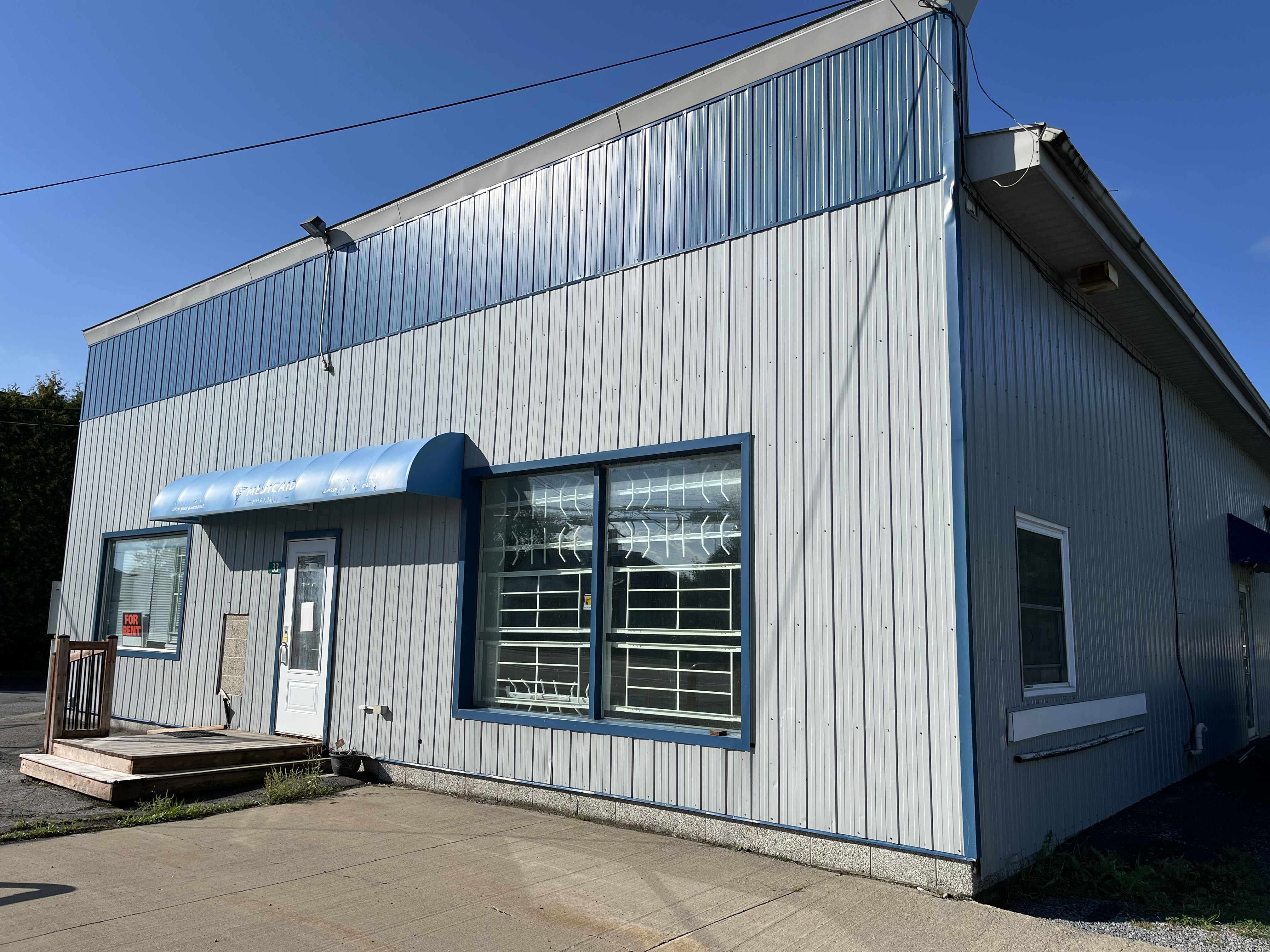 exterior 33 Queen