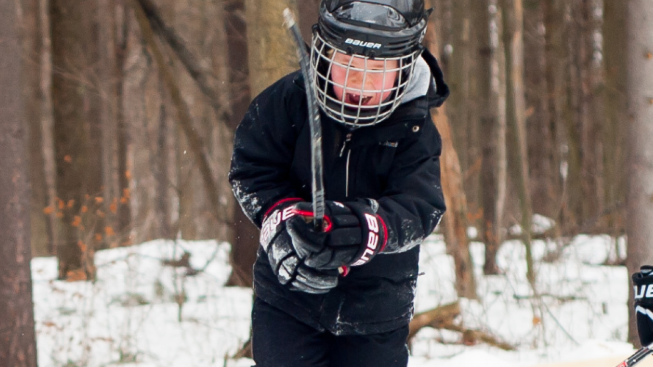 children playing hockey