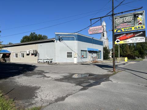 side view of 33 Queen st